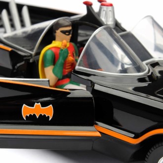 Jada Toys Batmobile Batman Classic TV Series 1966 with Batman and Robin Hollywood Rides 1:24 Scale 253215001