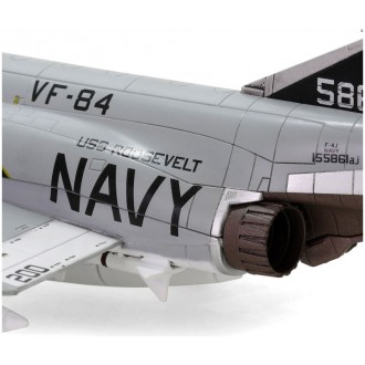 Forces of Valor F-4J Phantom 11 VF-84 'Jolly Rogers' U.S. Navy, VF-84 "Jolly Rogers" USS Franklin D. Roosevelt (CVA-42) 1970 F-4J 200 BuNo. 155861 1:72 Scale 814051B