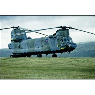 Forces of Valor Chinook HC MK1 Bravo November ZA718 No 18 Squadron Royal Air Force Falklands Detachment 1982  1/72 Scale 821004C