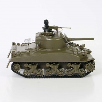 Forces of Valor U.S. M4A1 Sherman tank France August 1944 1:72 Scale Kit 873004A