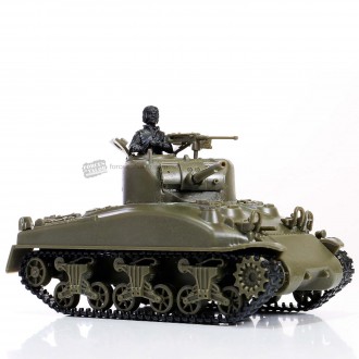 Forces of Valor U.S. M4A1 Sherman tank France August 1944 1:72 Scale Kit 873004A