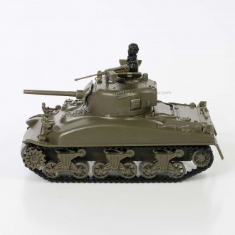 Forces of Valor U.S. M4A1 Sherman tank France August 1944 1:72 Scale Kit 873004A