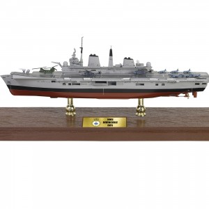 Forces of Valor British HMS Invincible (RO5) Light Aircraft Carrier Falklands War 1982 Full-hull Series Limited Edition 1:700 Scale 953001A 