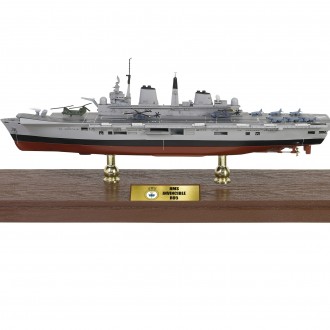 Forces of Valor British HMS Invincible (RO5) Light Aircraft Carrier Falklands War 1982 Full-hull Series Limited Edition 1:700 Scale 953001A