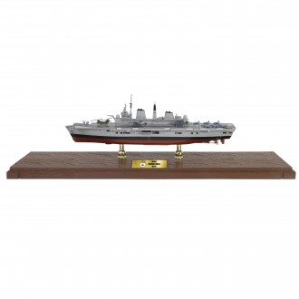 Forces of Valor British HMS Invincible (RO5) Light Aircraft Carrier Falklands War 1982 Full-hull Series Limited Edition 1:700 Scale 953001A