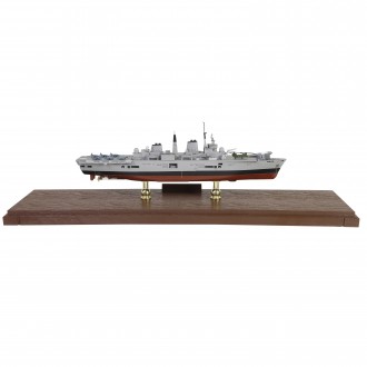 Forces of Valor British HMS Invincible (RO5) Light Aircraft Carrier Falklands War 1982 Full-hull Series Limited Edition 1:700 Scale 953001A