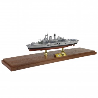 Forces of Valor British HMS Invincible (RO5) Light Aircraft Carrier Falklands War 1982 Full-hull Series Limited Edition 1:700 Scale 953001A