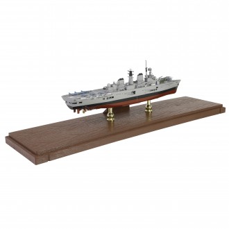 Forces of Valor British HMS Invincible (RO5) Light Aircraft Carrier Falklands War 1982 Full-hull Series Limited Edition 1:700 Scale 953001A