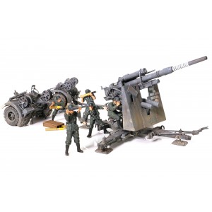 Forces of Valor German Anti-Tank Artillery Gun Krupp Flak 36 with 5 Figures Stalingrad 1943 1/32 Scale 801008A  