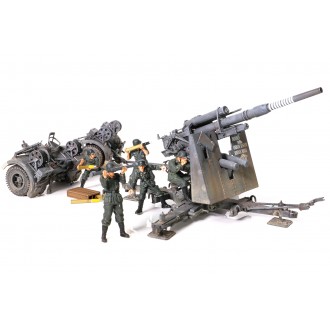 Forces of Valor German Anti-Tank Artillery Gun Krupp Flak 36 with 5 Figures Stalingrad 1943 1/32 Scale 801008A 